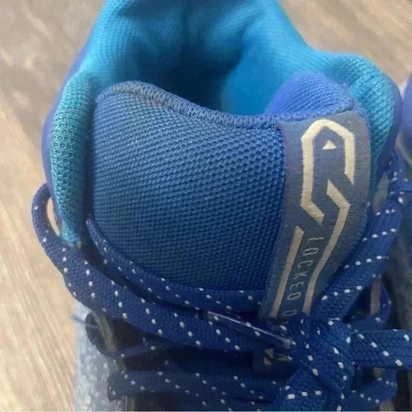 Under Armor Spot Light Franchise 2.0 Locked Down White Blue Football Cleats 9.5 - Picture 10 of 13